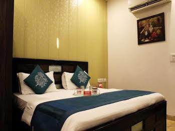 Oyo Rooms Pitampura Rani Bagh Nueva Delhi Exterior foto